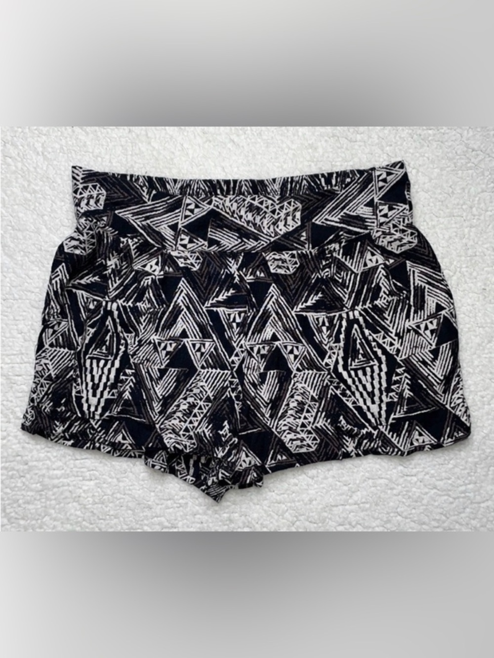 Ecote Black & White Stretchy shorts Size XS loose fit comfy